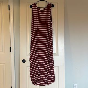 Long maxi dress with leg slit.